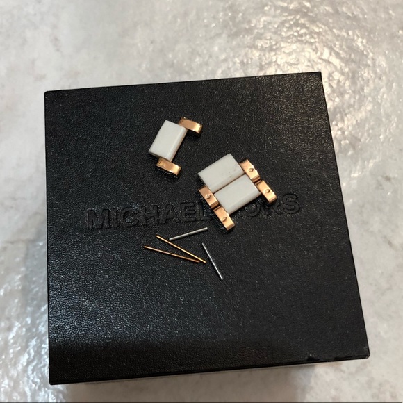 Michael Kors Watch - Picture 3 of 6